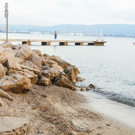Apartma Joy - Private Beach Διαμέρισμα Ankaran Εξωτερικό φωτογραφία